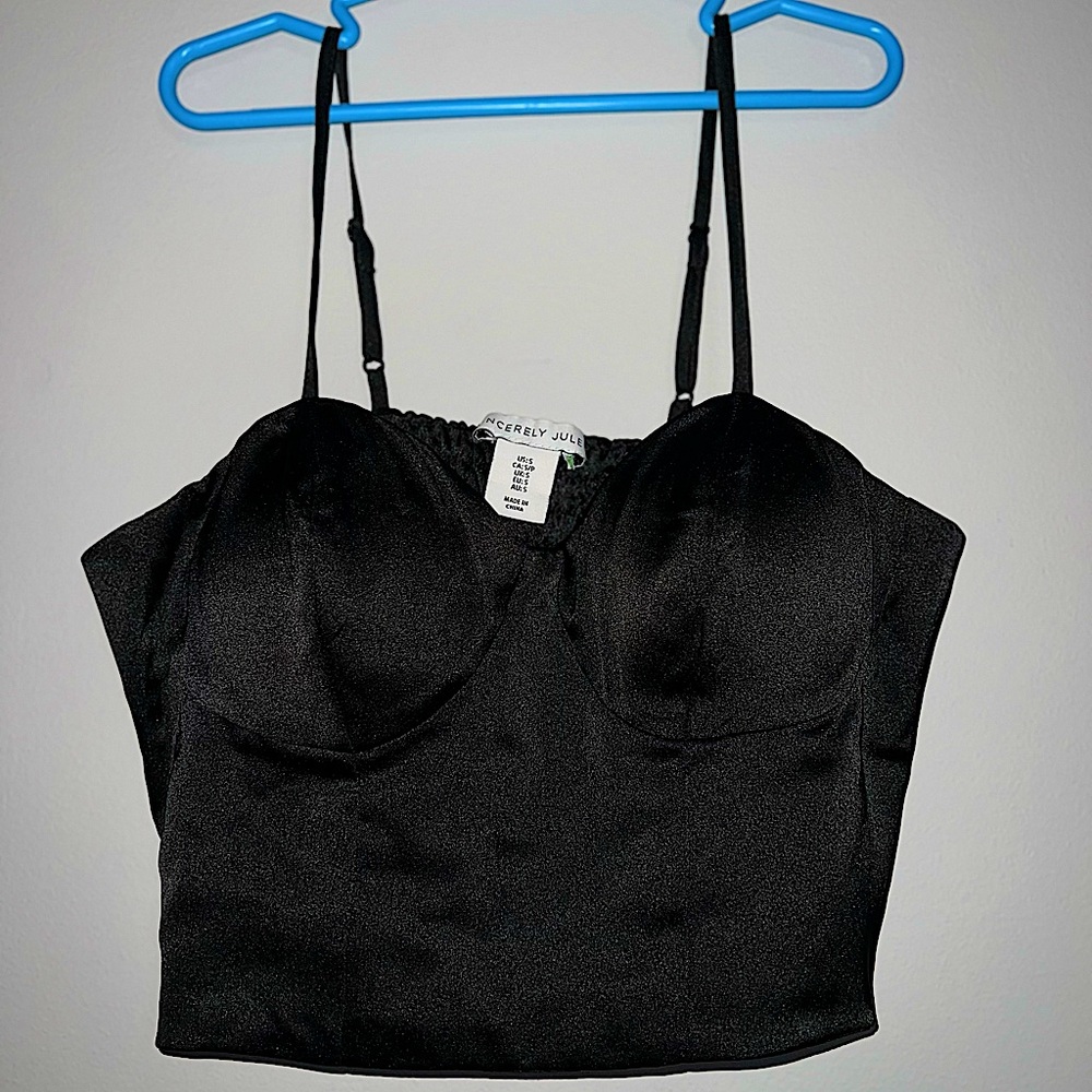 Woman’s dressy crop top